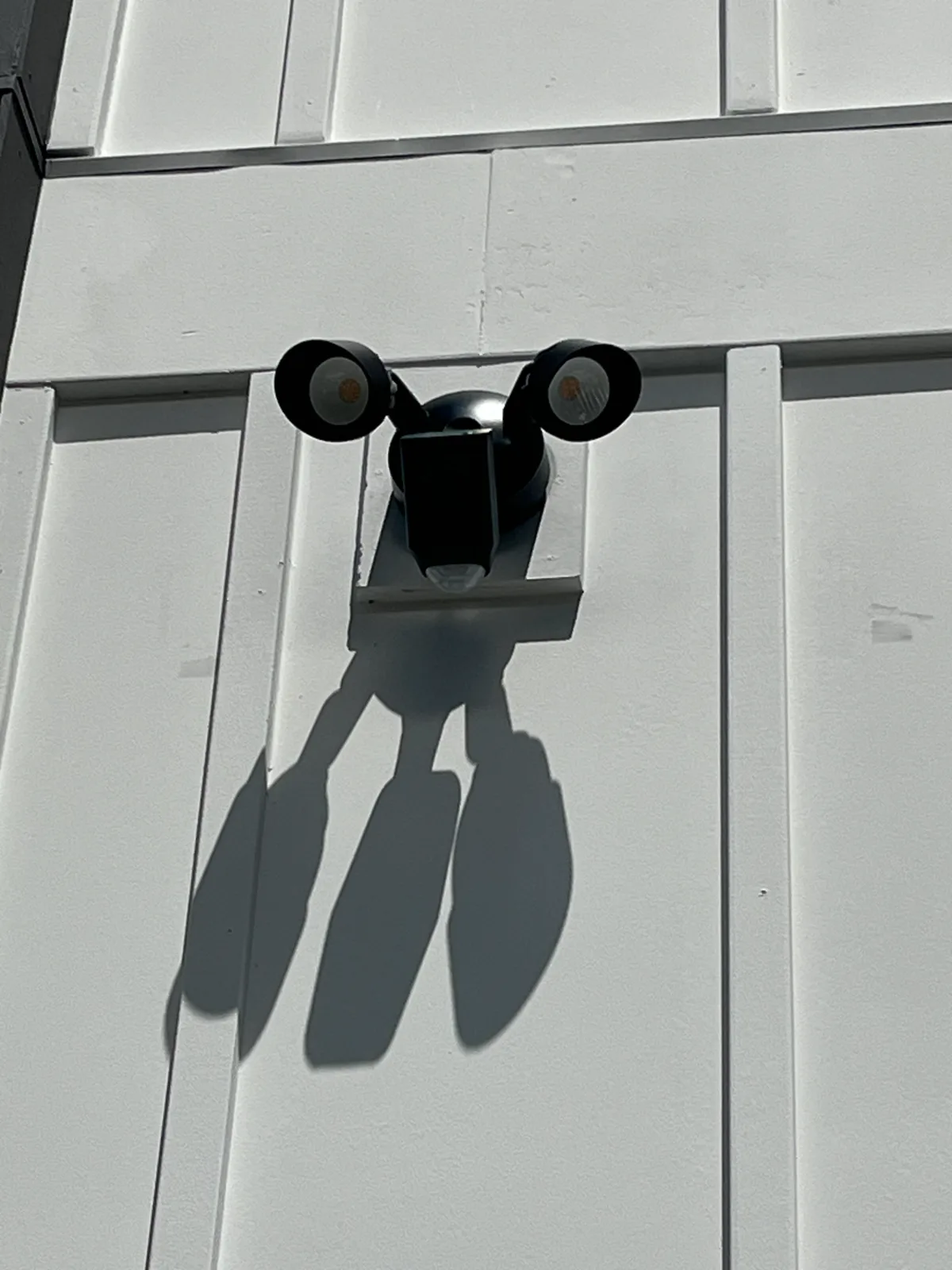 Multi-camera outdoor floodlight installed and set up in St. Augustine, FL